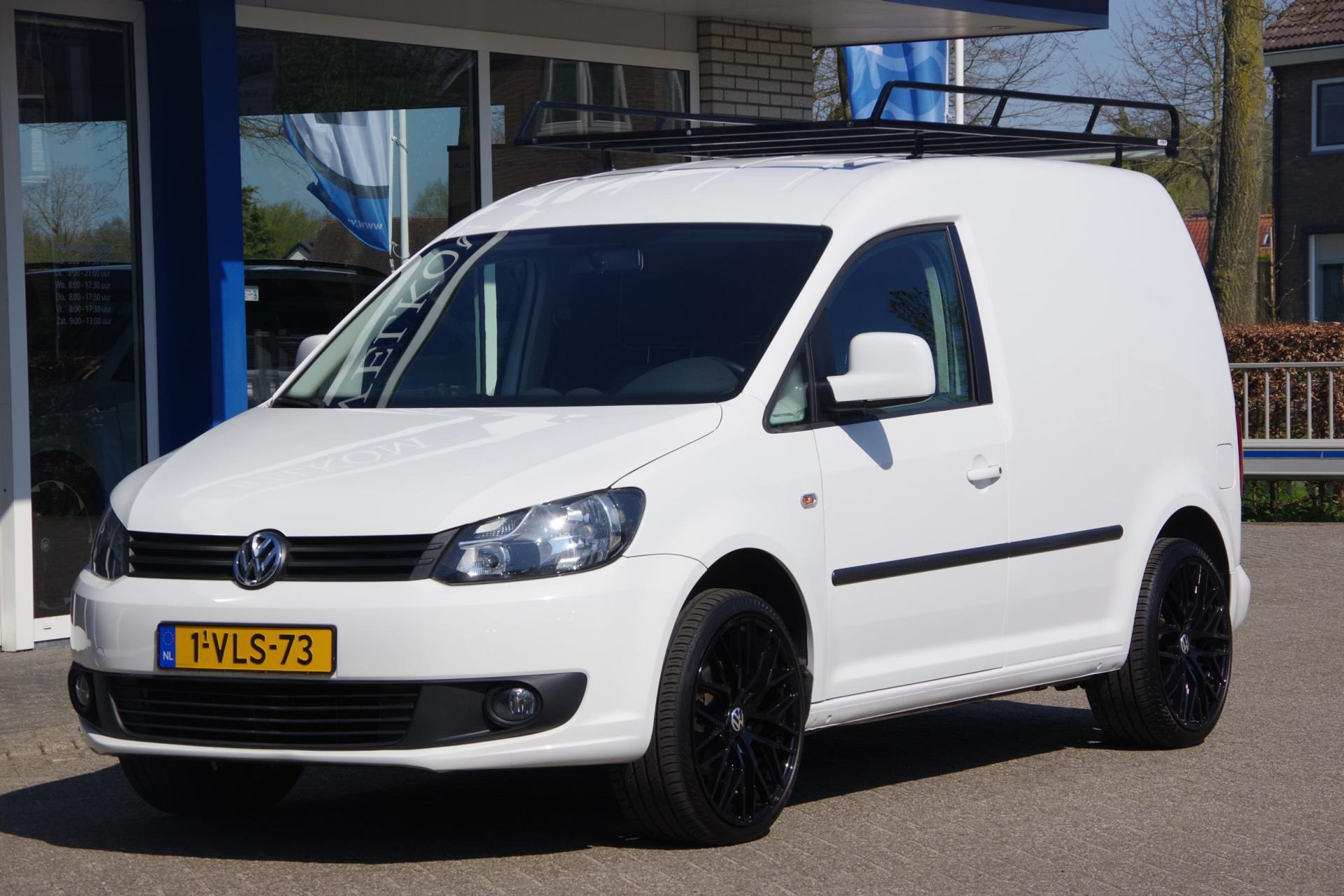 43955038-1.jpg