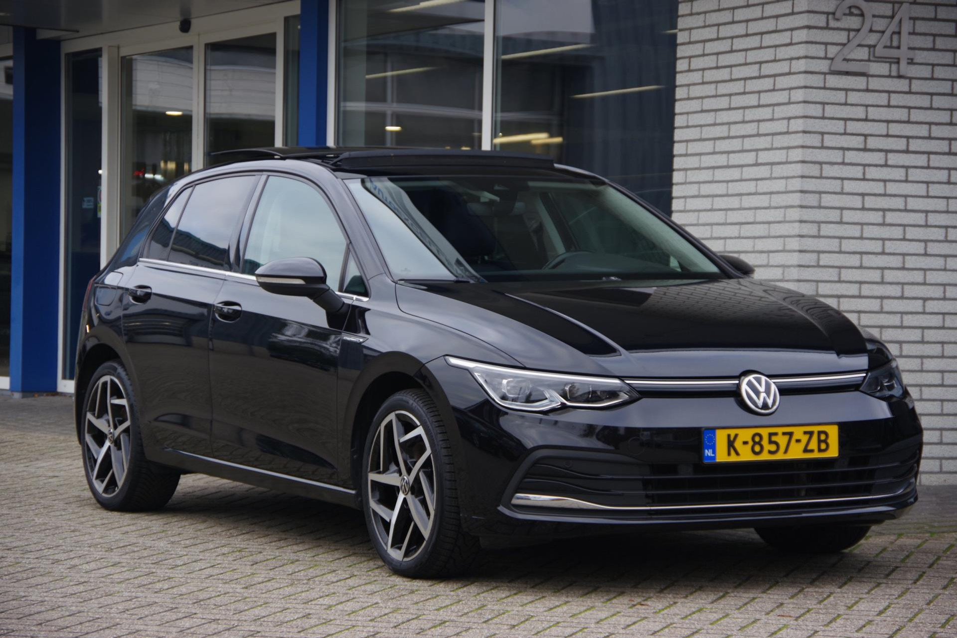 Volkswagen Golf 1.5 eTSI Style Panoramadak Ergo Stoelverwarming 48826448-0.jpg | Venwautos.nl