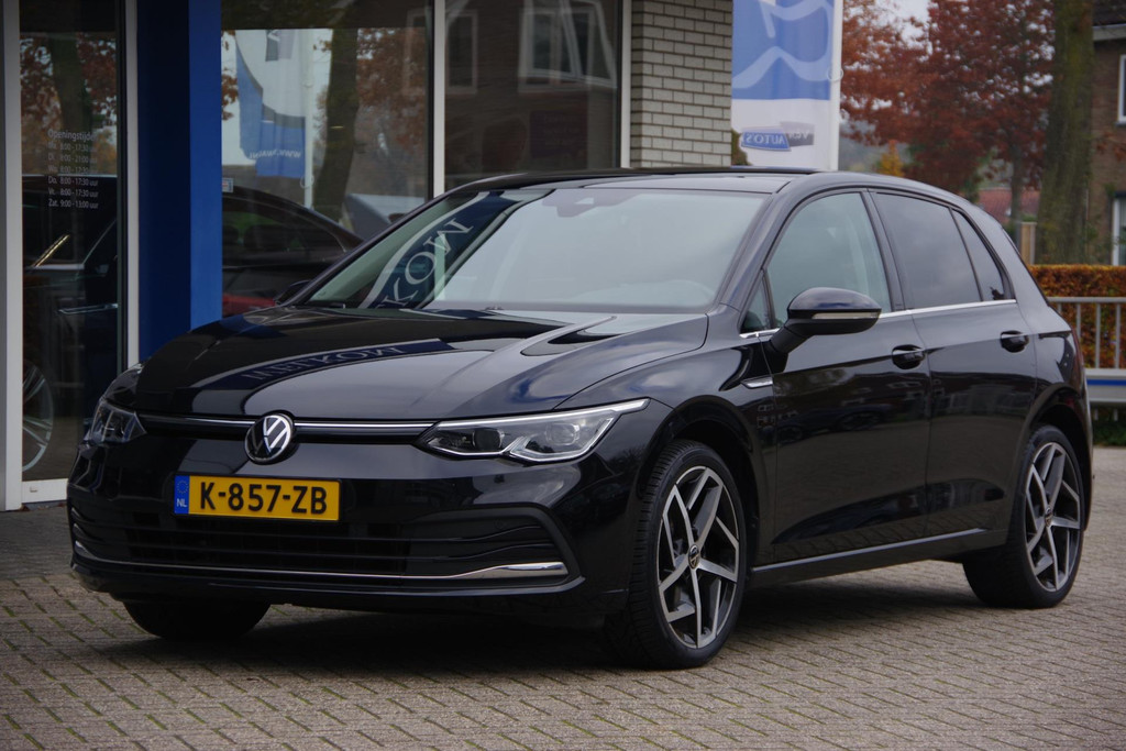 Volkswagen Golf 1.5 eTSI Style Panoramadak Trekhaak Stoelverwarming 48826448-0.jpg | Venwautos.nl