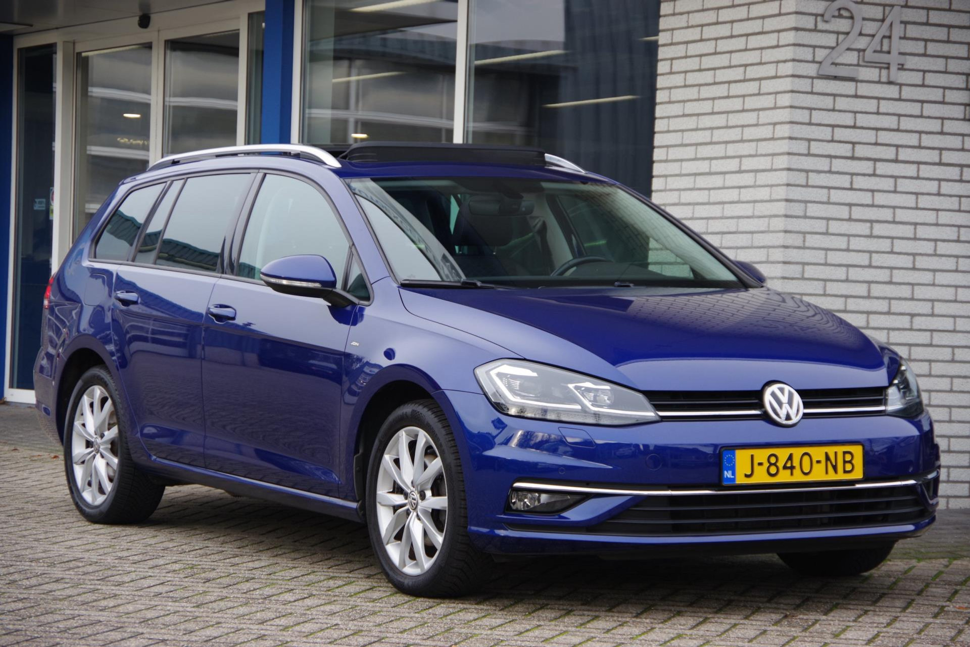 Volkswagen Golf Variant 1.4 TSI Highline Panoramadak Carplay Stoelverwarming 49234569-0.jpg | Venwautos.nl