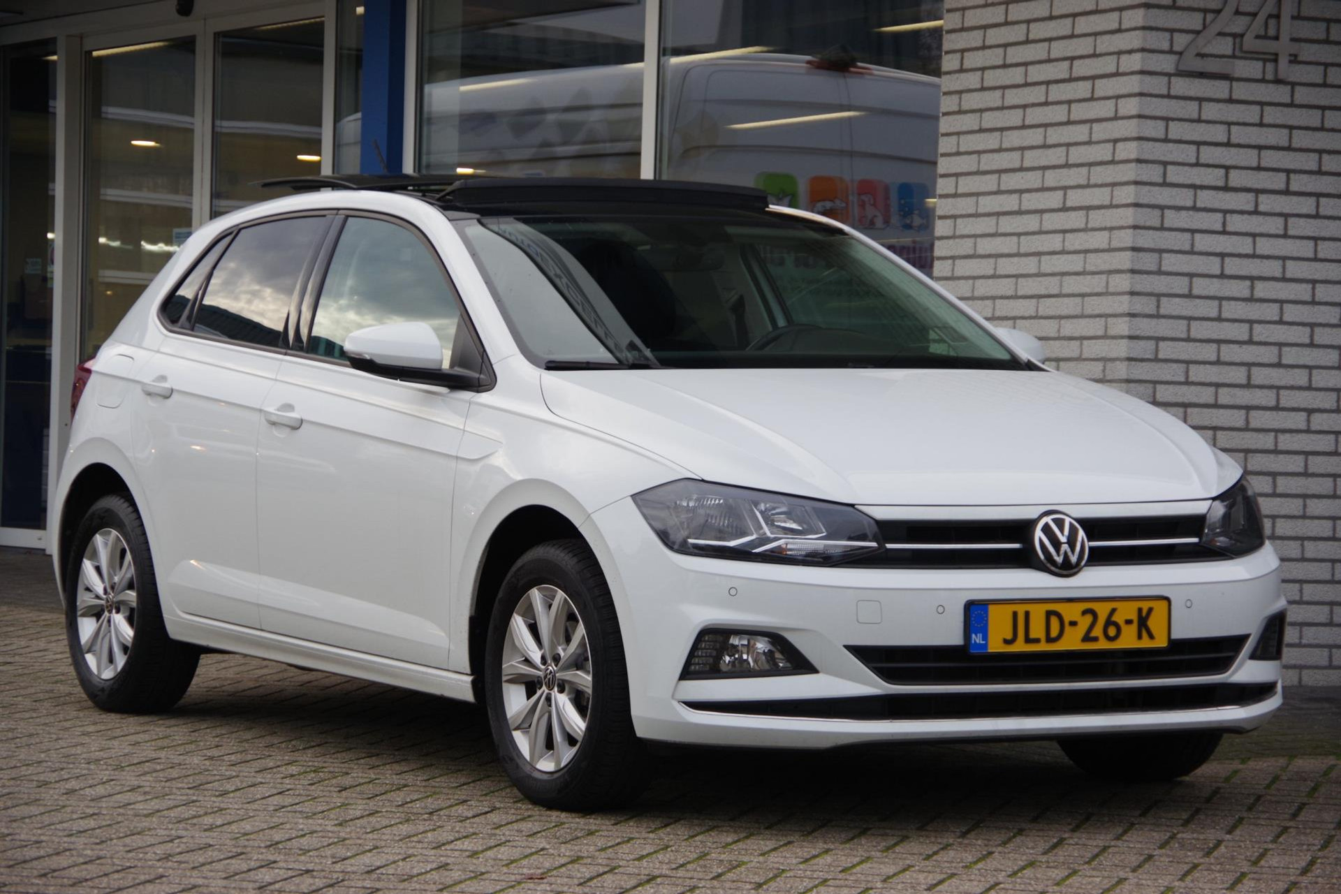 Volkswagen Polo 1.0 TSI Panoramadak Stoelverwarming DAB 49872965-0.jpg | Venwautos.nl