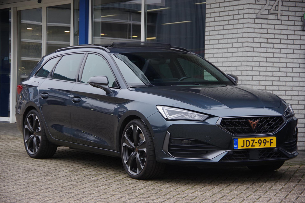 CUPRA Leon Sportstourer 1.4 Hybrid 245PK VZ Panoramadak Camera App-connect 50551056-0.jpg | Venwautos.nl
