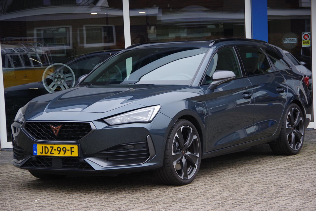 CUPRA Leon Sportstourer 1.4 Hybrid 245PK VZ Panoramadak Camera App-connect 50551056-0.jpg | Venwautos.nl