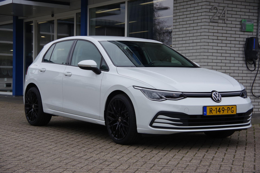Volkswagen Golf 1.0 TSI Navigatie PDC Carplay Lane-assist 19inch 50880714-0.jpg | Venwautos.nl