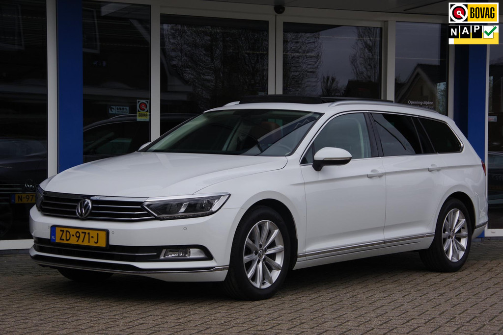 Volkswagen Passat Variant 1.5 TSI Highline DSG Carplay Trekhaak Panoramadak 51548569-0.jpg | Venwautos.nl