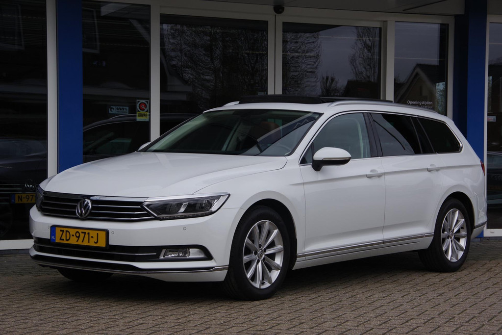 Volkswagen Passat Variant 1.5 TSI Highline DSG Carplay Trekhaak Panoramadak 51548569-0.jpg | Venwautos.nl