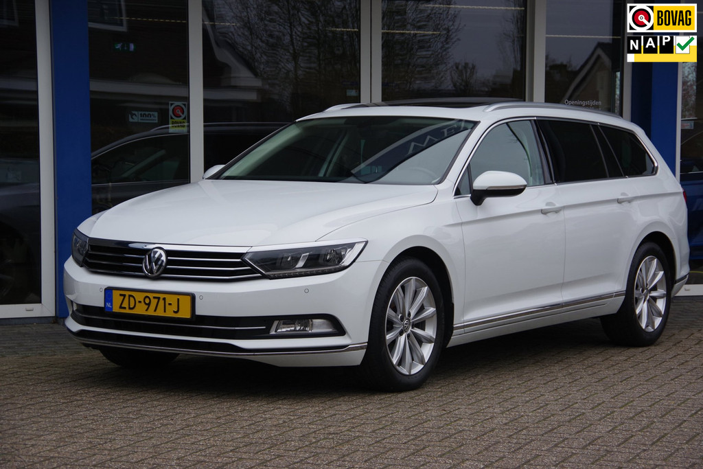 Volkswagen Passat Variant 1.5 TSI Highline DSG Carplay Trekhaak Panoramadak 51548569-0.jpg | Venwautos.nl