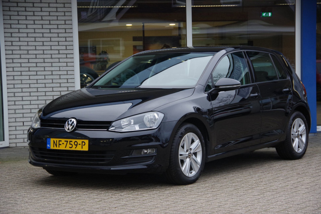 Volkswagen Golf 1.2 TSI Carplay Cruise-control Navigatie Lage km.stand 51794510-0.jpg | Venwautos.nl