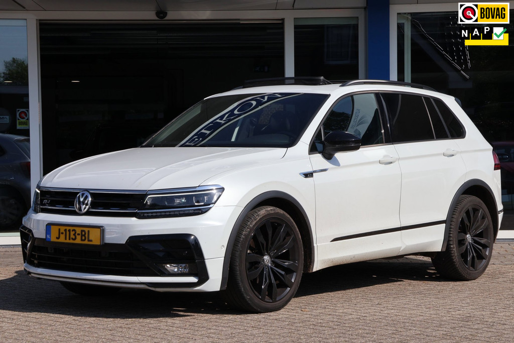 Volkswagen Tiguan 1.5 TSI R-line Panoramadak Camera Trekhaak Virtueel dashboard 54603059-0.jpg | Venwautos.nl
