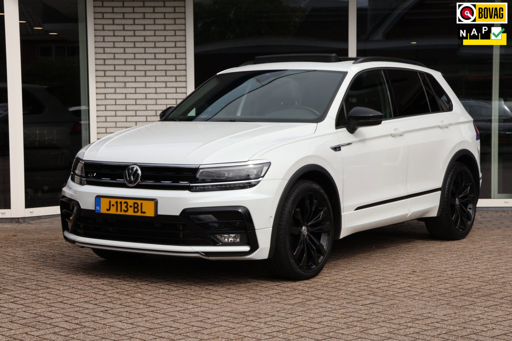 Volkswagen Tiguan 1.5 TSI R-line Panoramadak Camera Trekhaak Virtueel dashboard 54603059-0.jpg | Venwautos.nl